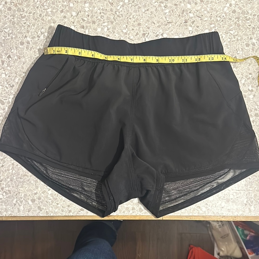 Lululemon Two With One Reversible 3" Short Size 6 Black/Bit Point Ice Grey Black